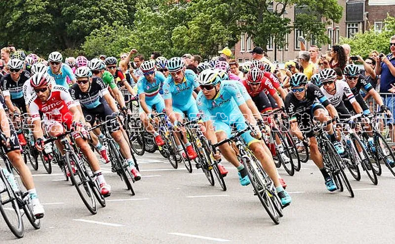 赛马精神：中国顶级马术赛事的魅力与启示